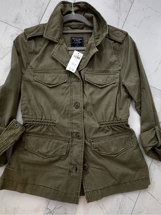 Abercrombie & Fitch Jackets & Blazers - NWT Abercrombie and Fitch Military Green Jacket. Size Small